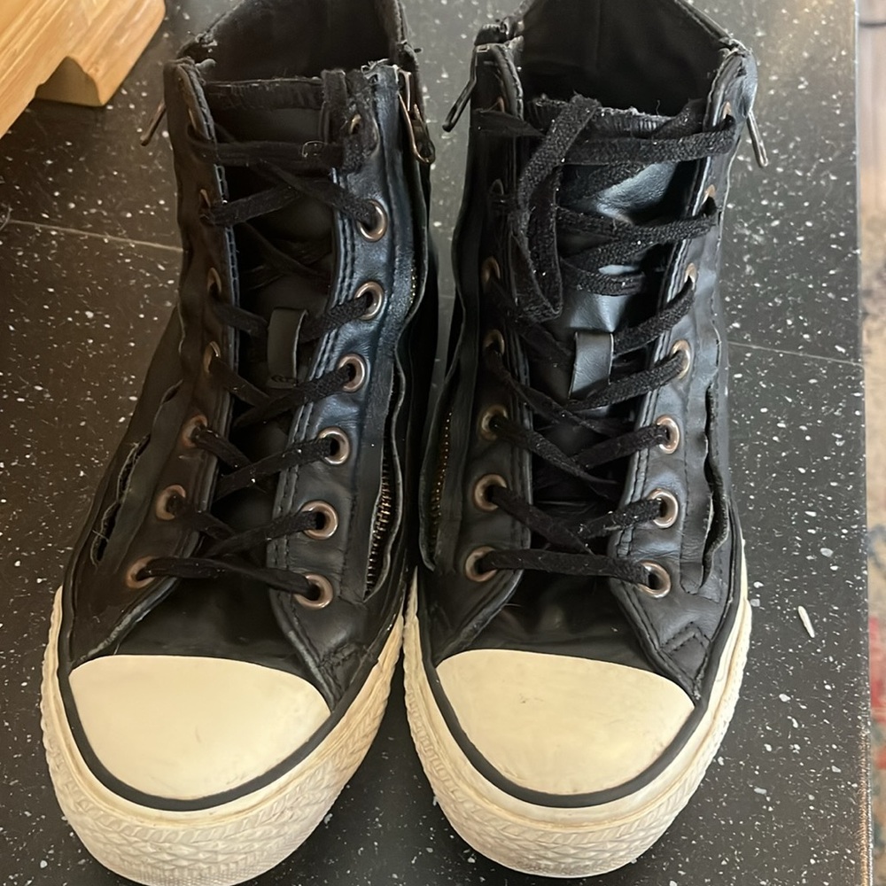 COPY - Leather Converse All Star high tops size 6 , which coverts to  size 8 wo…
